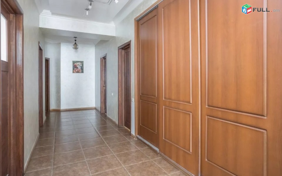 4 սենյականոց բնակարան Դեղատան փողոցում