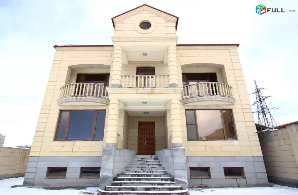 Եռահարկ առանձնատուն Նոյ թաղամասում