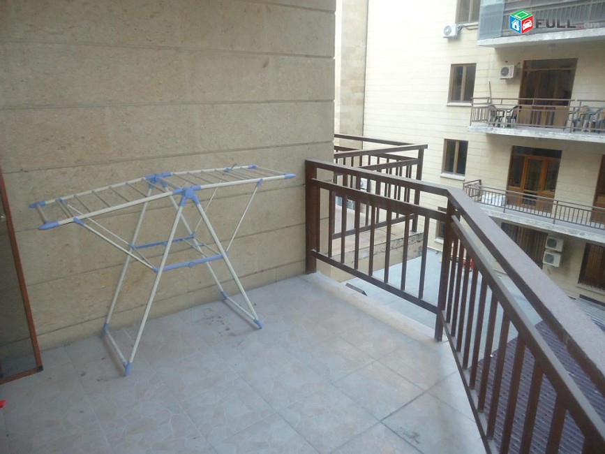 Օրավարձով 3 սենյականոց բնակարան Բուզանդի փողոցում