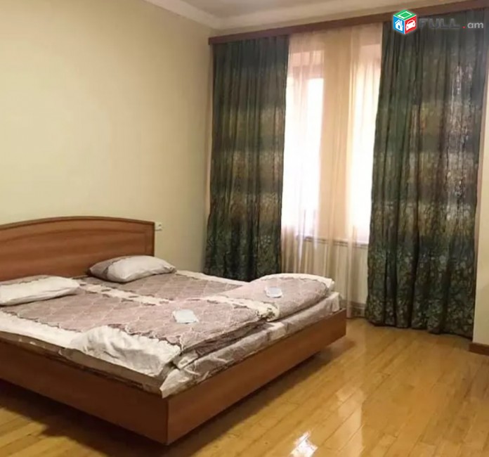 Օրավարձով 3 սենյականոց բնակարան Բուզանդի փողոցում