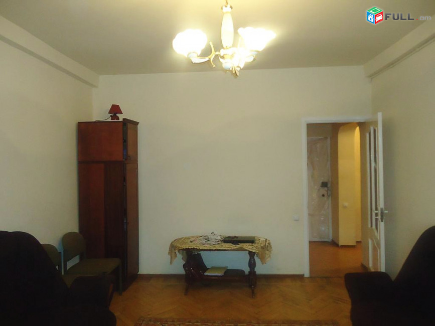 1 (ձևափոխած 2-ի) սենյականոց բնակարան Երվանդ Քոչարի փողոցում 