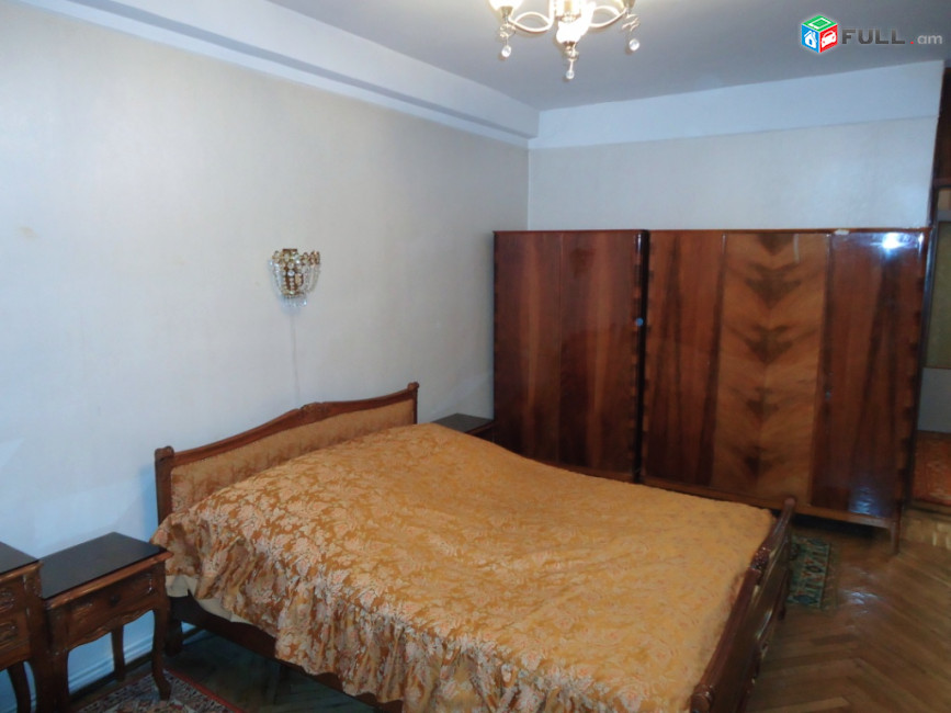 Օրավարձով 4 սենյականոց բնակարան Պուշկինի փողոցում