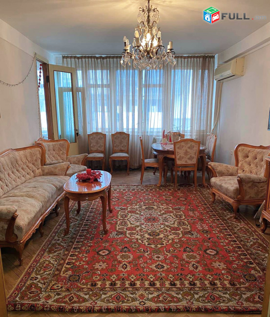 Օրավարձով 4 սենյականոց բնակարան Պուշկինի փողոցում