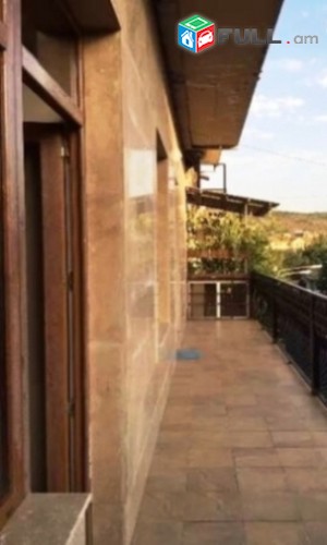 Օրավարձով 4 սենյականոց բնակարան Թումանյան փողոցում