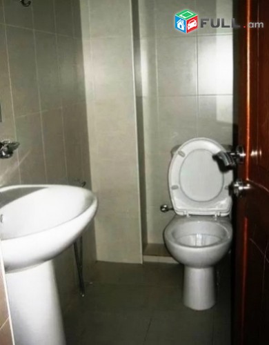 Վարձով 3 սենյականոց բնակարան Պարոնյան փողոցում