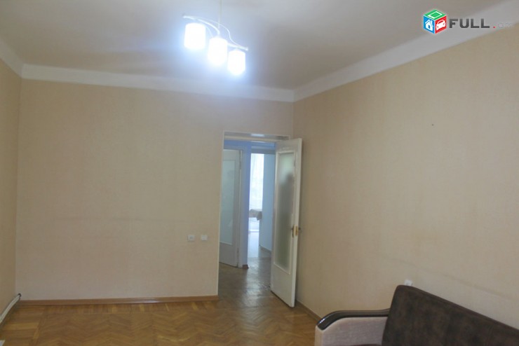 Քարե շենք, միջին հարկ, նորոգված 2 սենյականոց բնակարան Արաբկիրում կոդ  6+22655