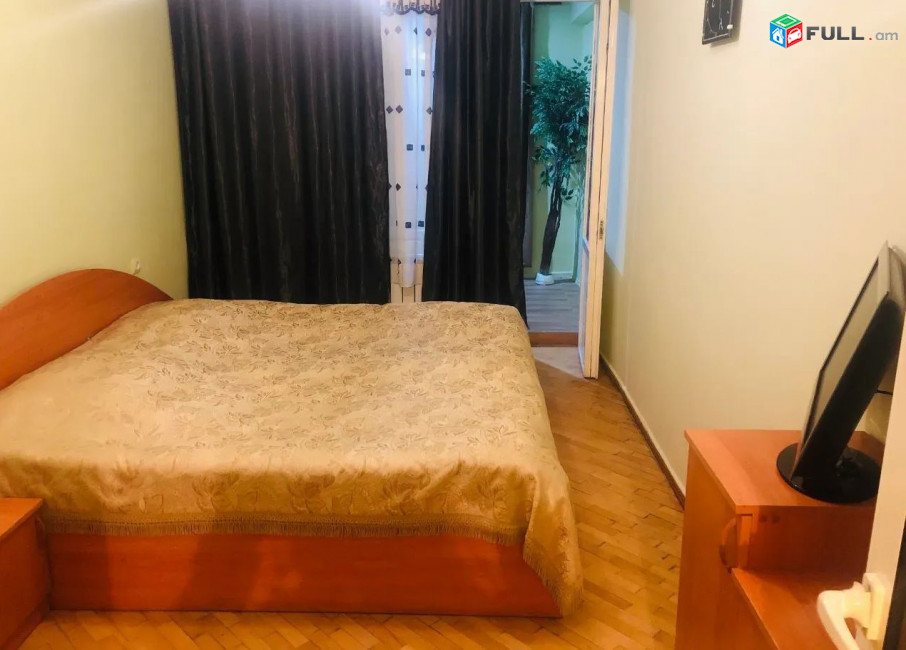 ՓՈՔՐ ԿԵՆՏՐՈՆՈՒՄ 2-3 ՍԵՆՅԱԿԱՆՈՑ ԲՆԱԿԱՐԱՆ 
