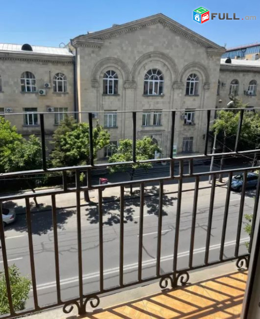 SS1521 Վարձով է տրվում 2 սենյականոց բնակարան Կենտրոնում՝ Չարենցի փողոցում: 