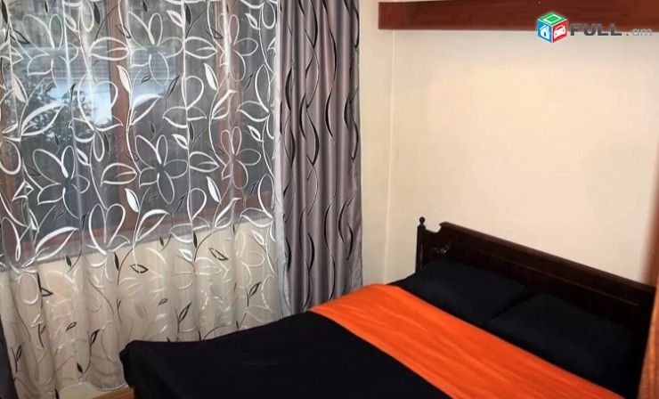 Քարե շենք / Աբովյան փողոց / Բաքսի / Ավտոկայանատեղի ԿՈԴ 1172