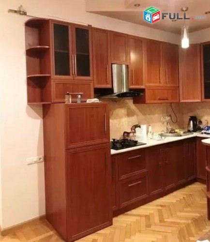 Փակ շուկայի մոտ կապիտալ վերանորոգված 2 սենյակ ԿՈԴ 726