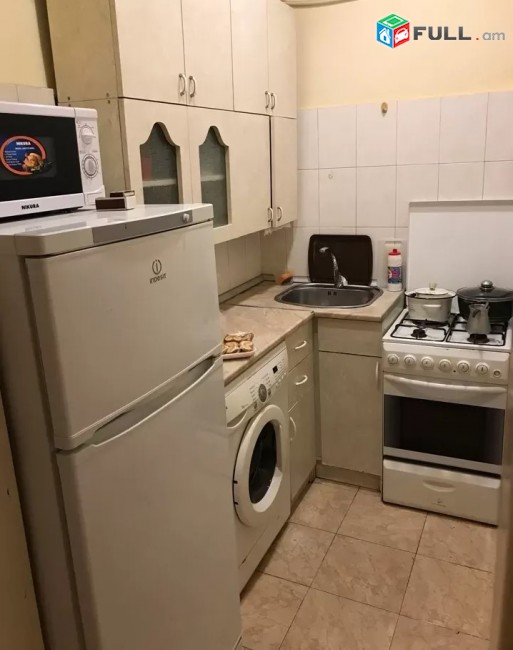 Ռոսիա Մոլի մոտ / քարե շենք / կապիտալ վերանորոգված / երկարաժամկետ ԿՈԴ 1238
