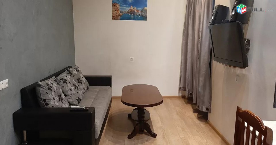 Օպերայի հարևանությամբ 2 սենյակ/ քարե շենք/ ԲԱՑ ՊԱՏՇԳԱՄԲ ԿՈԴ 1324