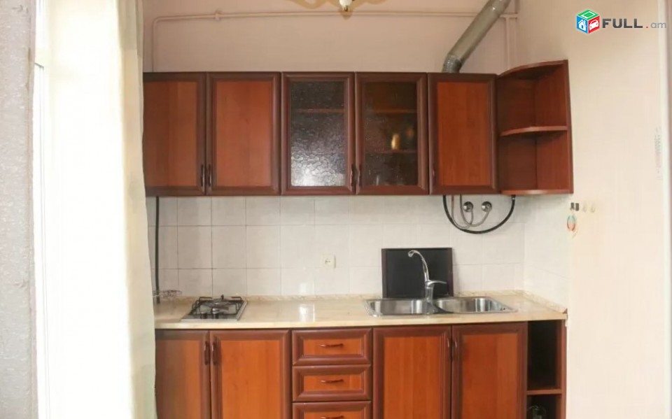 Կոմիտասի պողոտա/ քարե շենք/ 1+1 սենյակ/ Բաց պատշգամբ ԿՈԴ 1352
