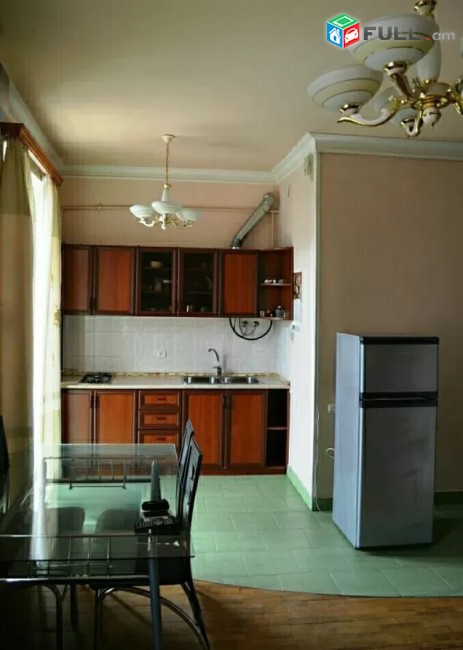 Կոմիտասի պողոտա/ քարե շենք/ 1+1 սենյակ/ Բաց պատշգամբ ԿՈԴ 1352