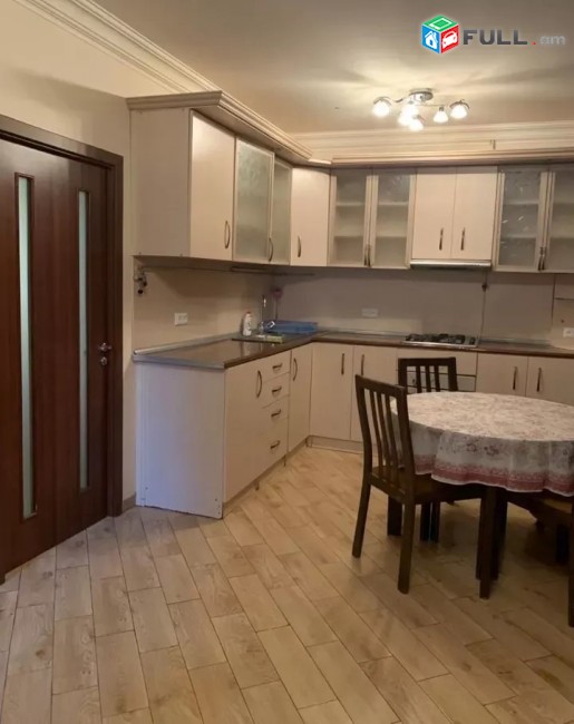 Քարե շենք/ Կենտրոնում/ մեծ 2 սենյակ/ բոլոր պայմաններով ԿՈԴ 1419