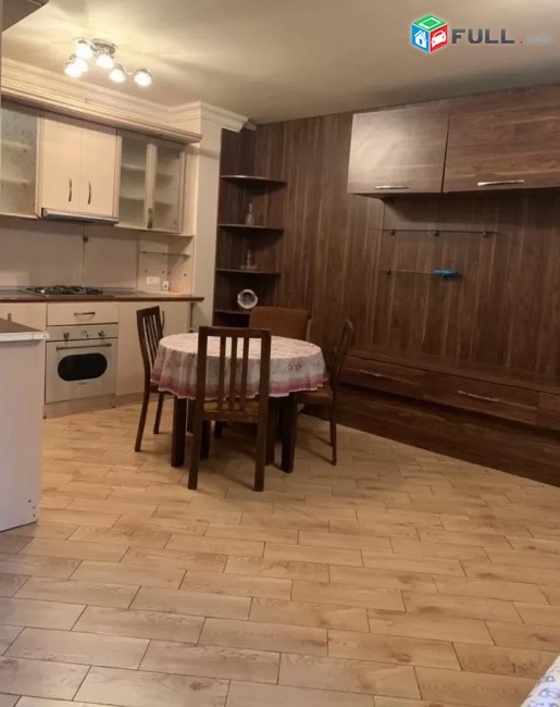Քարե շենք/ Կենտրոնում/ մեծ 2 սենյակ/ բոլոր պայմաններով ԿՈԴ 1419