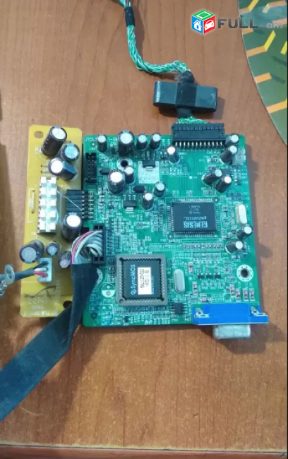 Smart labs: monitori plata NEC L194F2