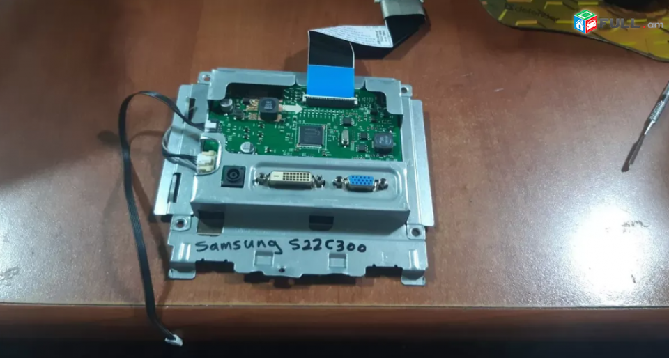 Smart labs: monitori plata Samsung S22C300