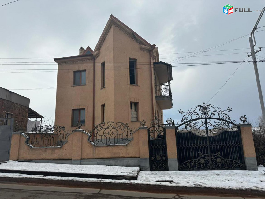 Վաճառվում է 3 հարկանի նորակառույց առանձնատուն Աբովյան քաղաքում