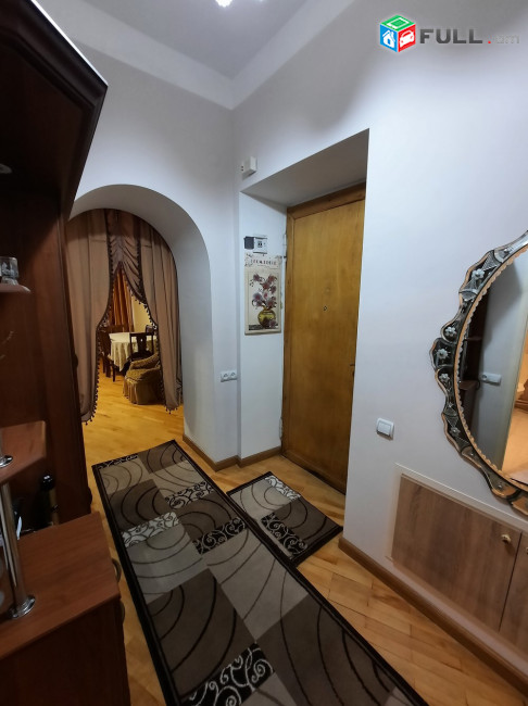 3 սենյականոց բնակարան Կենտրոնում, 80 ք.մ., 3/1 հարկ, կապիտալ վերանորոգված