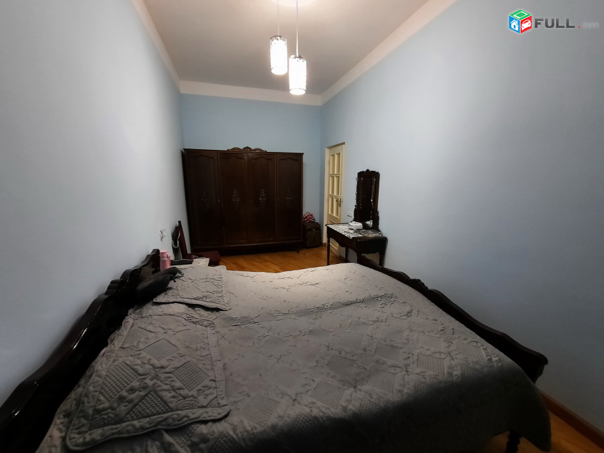 3 սենյականոց բնակարան Կենտրոնում, 80 ք.մ., 3/1 հարկ, կապիտալ վերանորոգված