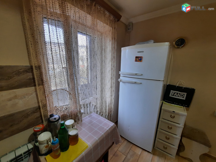 2 սենյականոց բնակարան, Մարգարյան 1-ին նրբանցք, 55 ք.մ., 2/4 հարկ, կապիտալ վերանորոգված, քարե շենք