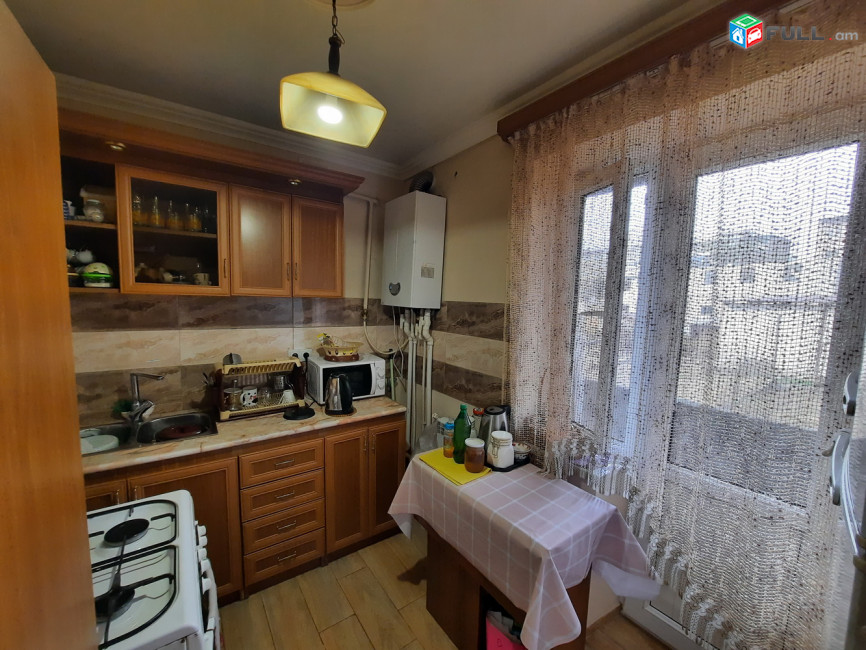 2 սենյականոց բնակարան, Մարգարյան 1-ին նրբանցք, 55 ք.մ., 2/4 հարկ, կապիտալ վերանորոգված, քարե շենք