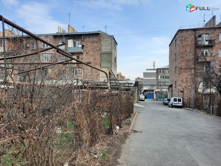 2 սենյականոց բնակարան, Մարգարյան 1-ին նրբանցք, 55 ք.մ., 2/4 հարկ, կապիտալ վերանորոգված, քարե շենք