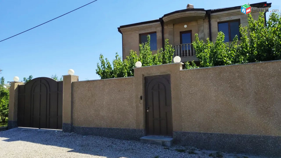 Շքեղ Առանձնատուն. Ջրվեժում SS393