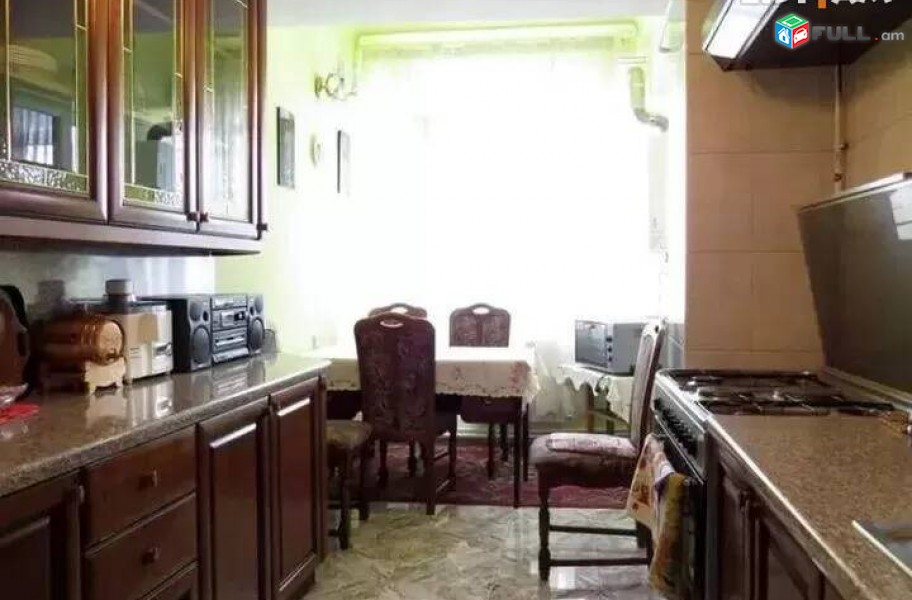 3 սենյականոց բնակարան Սարյանի փողոցում, 110 ք.մ., 3/17 հարկ, կապիտալ վերանորոգված, քարե շենք