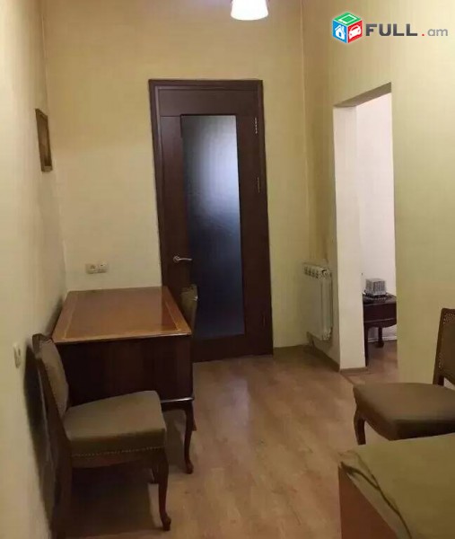 3 սենյականոց բնակարան Վահրամ Փափազյան փողոցում, 75 ք.մ., 2/5 հարկ, կապիտալ վերանորոգված, քարե շենք