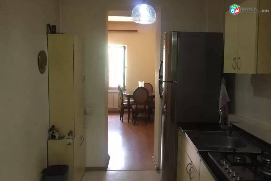 3 սենյականոց բնակարան Վահրամ Փափազյան փողոցում, 75 ք.մ., 2/5 հարկ, կապիտալ վերանորոգված, քարե շենք