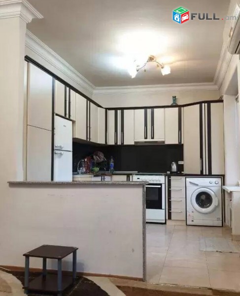 2 սենյականոց բնակարան Կոմիտասի պողոտայում, 75 ք.մ., 2/5 հարկ, կապիտալ վերանորոգված, քարե շենք
