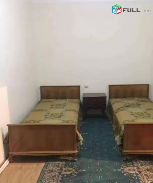 3 սենյականոց բնակարան Կոմիտասի պողոտայում, 80 ք.մ., 1/5 հարկ, կապիտալ վերանորոգված, քարե շենք