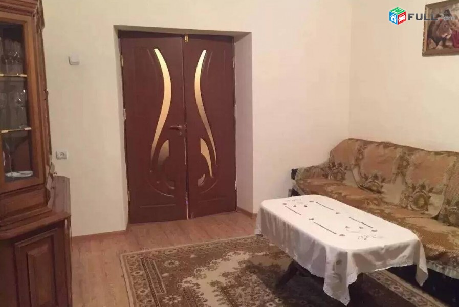 3 սենյականոց բնակարան Կոմիտասի պողոտայում, 80 ք.մ., 1/5 հարկ, կապիտալ վերանորոգված, քարե շենք