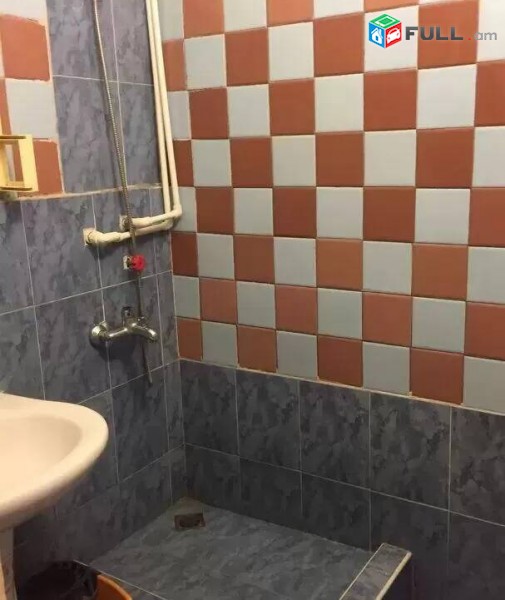 3 սենյականոց բնակարան Կոմիտասի պողոտայում, 80 ք.մ., 1/5 հարկ, կապիտալ վերանորոգված, քարե շենք
