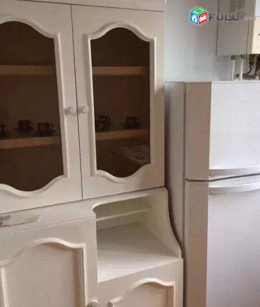 1 սենյականոց բնակարան Արամ Խաչատրյանի փողոցում, 44 ք.մ., 3/5 հարկ, կապիտալ վերանորոգված, քարե շենք