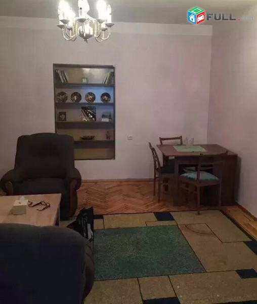 1 սենյականոց բնակարան Արամ Խաչատրյանի փողոցում, 44 ք.մ., 3/5 հարկ, կապիտալ վերանորոգված, քարե շենք