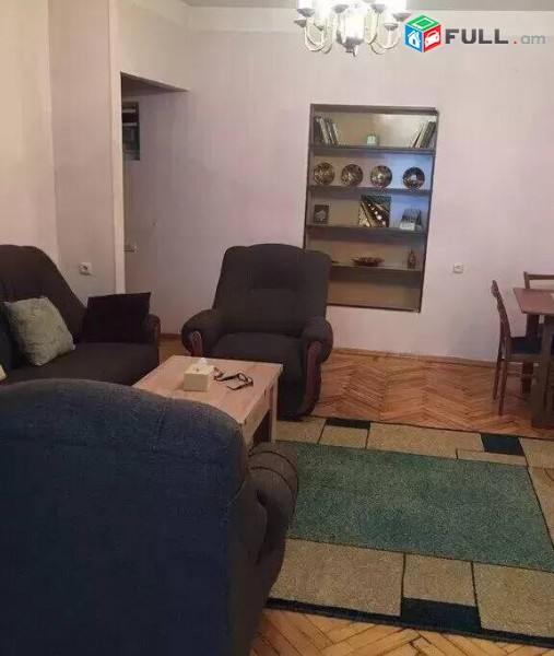 1 սենյականոց բնակարան Արամ Խաչատրյանի փողոցում, 44 ք.մ., 3/5 հարկ, կապիտալ վերանորոգված, քարե շենք
