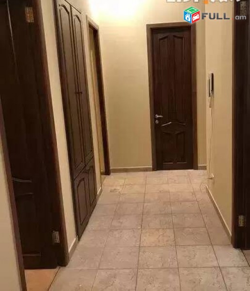3 սենյականոց բնակարան Կիևյան փողոցում, 86 ք.մ., 3/5 հարկ, կապիտալ վերանորոգված, քարե շենք