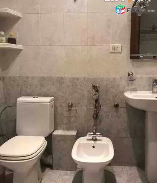 3 սենյականոց բնակարան Կիևյան փողոցում, 86 ք.մ., 3/5 հարկ, կապիտալ վերանորոգված, քարե շենք