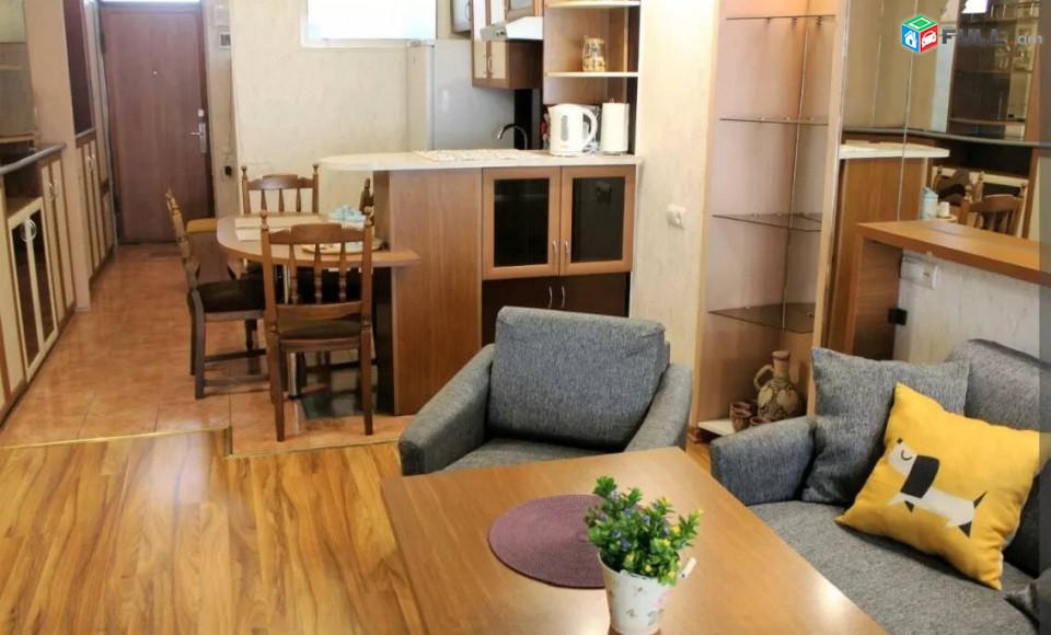 2 սենյականոց բնակարան Նալբանդյան փողոցում, 40 ք.մ., նախավերջին հարկ, կապիտալ վերանորոգված, քարե շենք