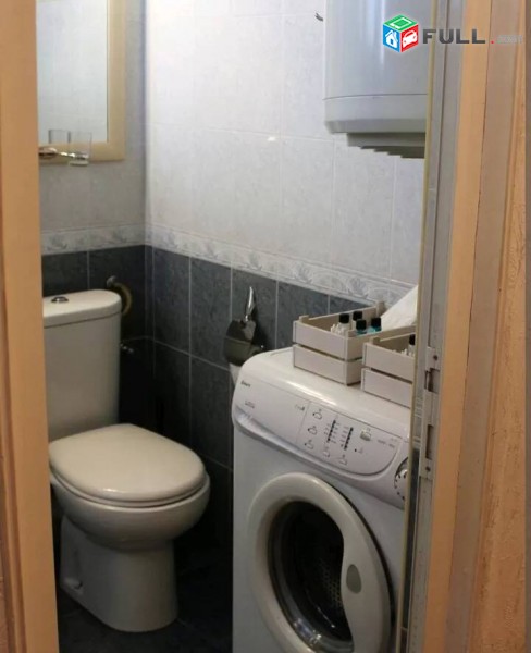 2 սենյականոց բնակարան Նալբանդյան փողոցում, 40 ք.մ., նախավերջին հարկ, կապիտալ վերանորոգված, քարե շենք