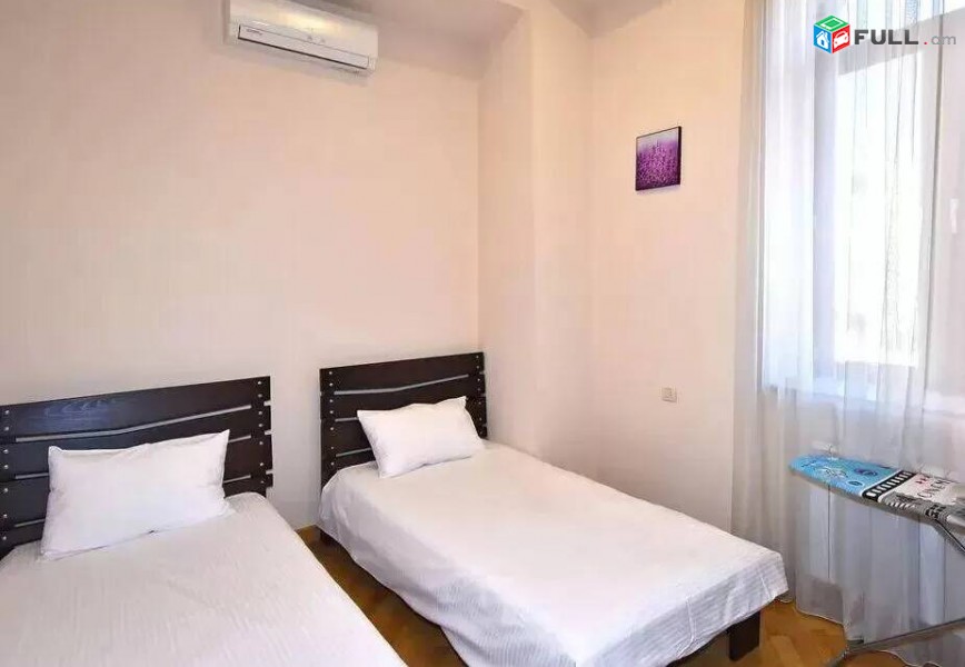 2 սենյականոց բնակարան Չարենցի փողոցում, 55 ք.մ., 2/4 հարկ, կոսմետիկ վերանորոգում, քարե շենք