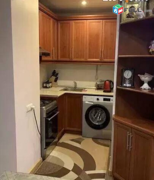 3 սենյականոց բնակարան Կոմիտասի պողոտայում, 80 ք.մ., 2/5 հարկ, եվրովերանորոգված, քարե շենք
