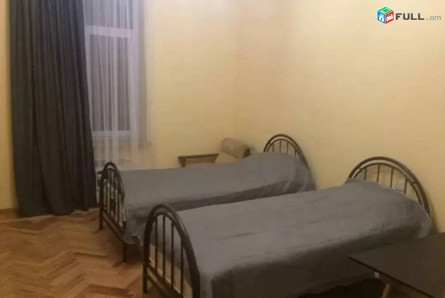 3 սենյականոց բնակարան Թումանյան փողոցում, 96 ք.մ., կապիտալ վերանորոգված, քարե շենք