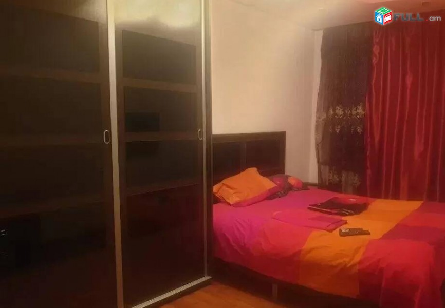 3 սենյականոց բնակարան Կոմիտասի պողոտայում, 74 ք.մ., 3/5 հարկ, կապիտալ վերանորոգված, քարե շենք