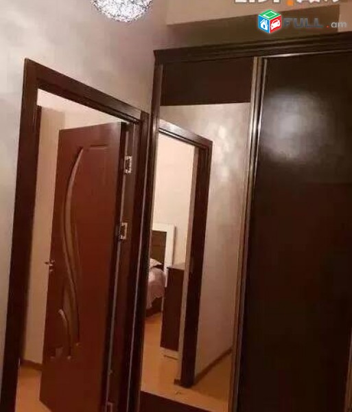 2 սենյականոց բնակարան Գրիբոյեդով փողոցում, 70 ք.մ., 2/4 հարկ, կապիտալ վերանորոգված, քարե շենք