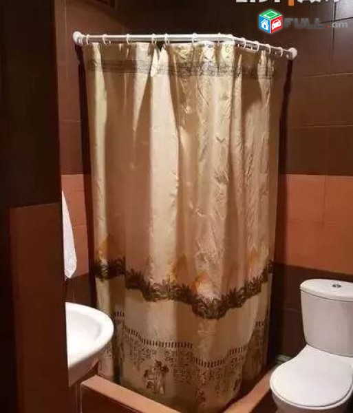 2 սենյականոց բնակարան Գրիբոյեդով փողոցում, 70 ք.մ., 2/4 հարկ, կապիտալ վերանորոգված, քարե շենք