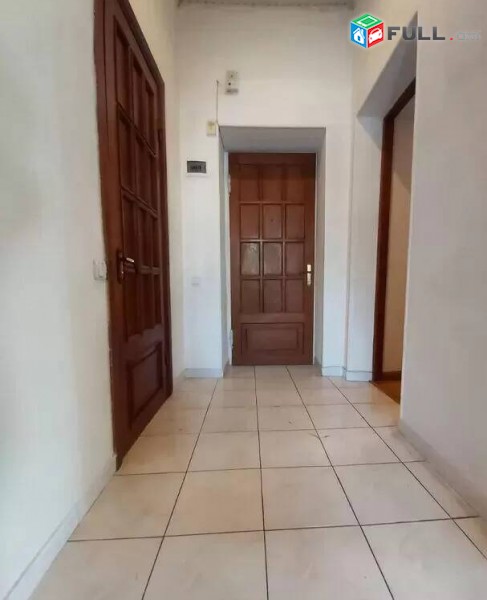 2 սենյականոց բնակարան Կասյան փողոցում, 61 ք.մ., 2/5 հարկ, կապիտալ վերանորոգված, քարե շենք